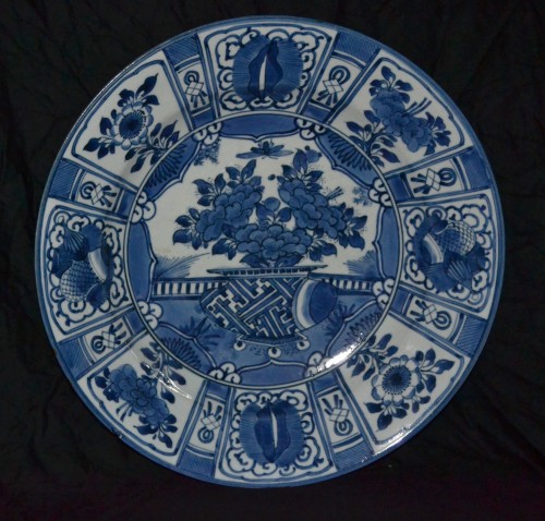 Plat en porcelaine d'Arita, Japon fin du 17e siècle - Céramiques, Porcelaines Style Louis XIV