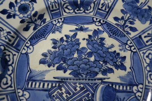 Plat en porcelaine d'Arita, Japon fin du 17e siècle - Conservatoire Sakura