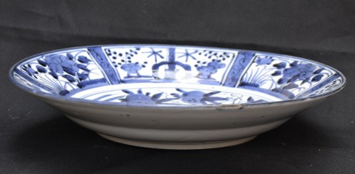 Antiquités - Plat en porcelaine d'Arita fin 17e V.O.C