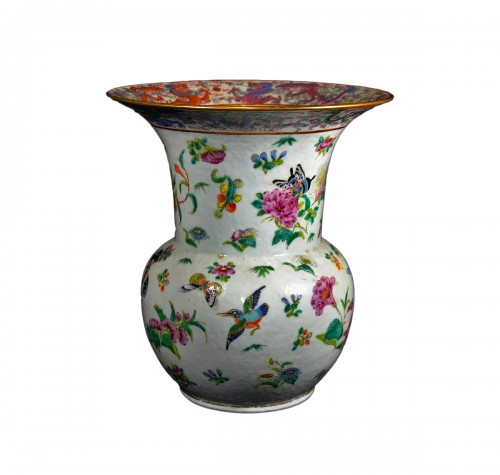 Paire de vases en porcelaine de chine, milieu du 19e siècle