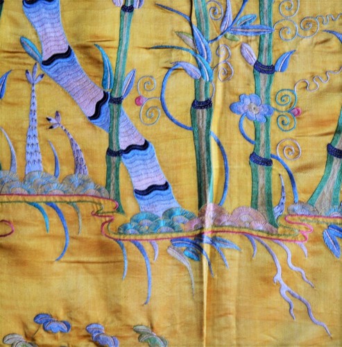 XIXe siècle - Triptyque de soie brodée sur fond jaune, Chine période Qing