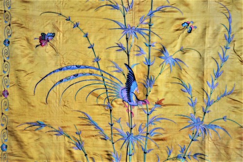 Triptyque de soie brodée sur fond jaune, Chine période Qing - 