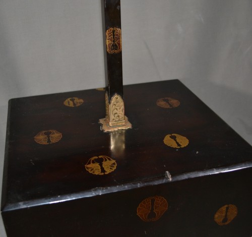  - Lutrin en laque noire poudrée d'or, Japon période Edo vers 1700