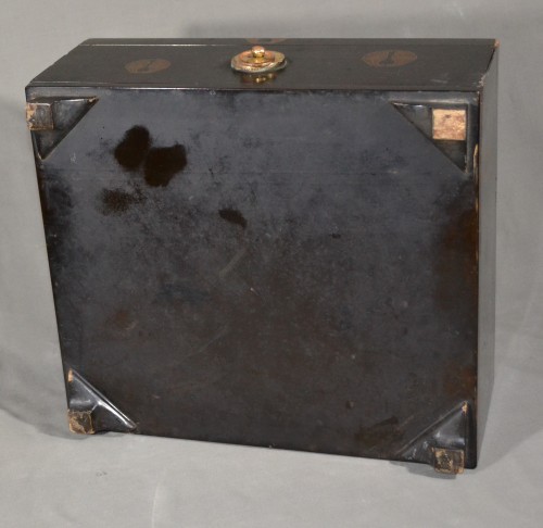 Antiquités - Lectern in black lacquer powdered with gold Decor of &quot;My&quot;, Japan Edo period