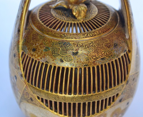Brûle-parfums "cage à grillons" en faience de Satzuma, Japon 19e siècle - Conservatoire Sakura