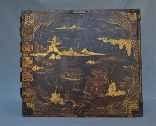 Antiquités - Cabinet en bois laqué de style Namban, Japon fin du 16e siècle période Momoyama