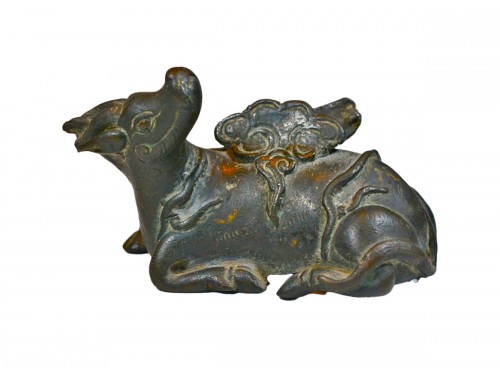 Cast bronze mirror holder representing a Ki-Lin