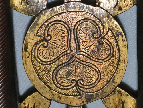 Keman en bronze doré. Karyobinga et Mon des Tokugawa. Japon 17e siècle - 