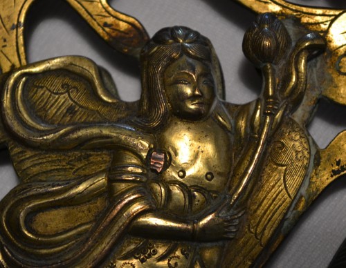 Antiquités - Keman en bronze doré. Karyobinga et Mon des Tokugawa. Japon 17e siècle