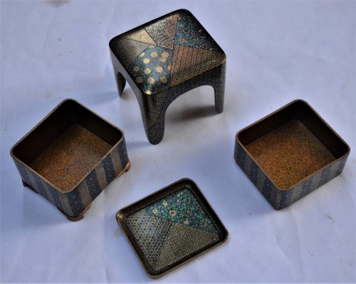 Somada Laquered Box inlaid with gold and Aogai. Japan 19th century. - Asian Works of Art Style 