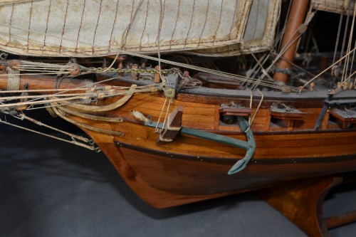 Antiquités - Maquette du bateau corsaire americain. "Prince de Neuchatel"