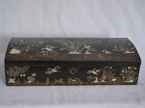 Boite en bois laqué incrusté de nacre, Allemagne 17e siècle - Objets de Vitrine Style Louis XIII