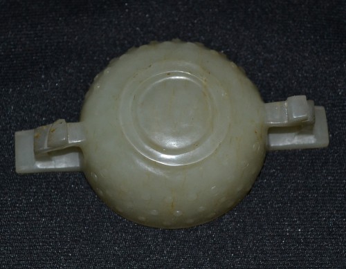 17th century Cup with handles cut from white Celadon jade - 