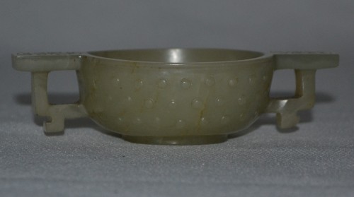 17th century - 17th century Cup with handles cut from white Celadon jade