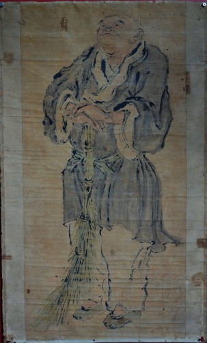 XVIIe siècle - Peinture à l'encre de chine sur papier, Le moine Shih Te tenant son balai