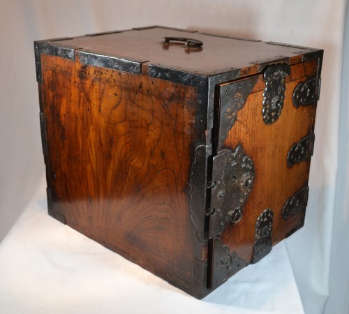 Asian Works of Art  - Wooden and iron chest cabinet. Japanese work from the 16th century