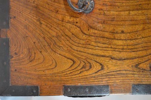 Cabinet-coffre en bois et fer, tavail Japonais du 16e siècle - Conservatoire Sakura