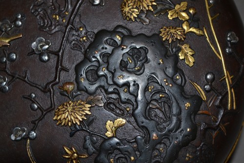 XIXe siècle - Boite en fer incrusté de métaux précieux, travail Japonais du 19e siècle