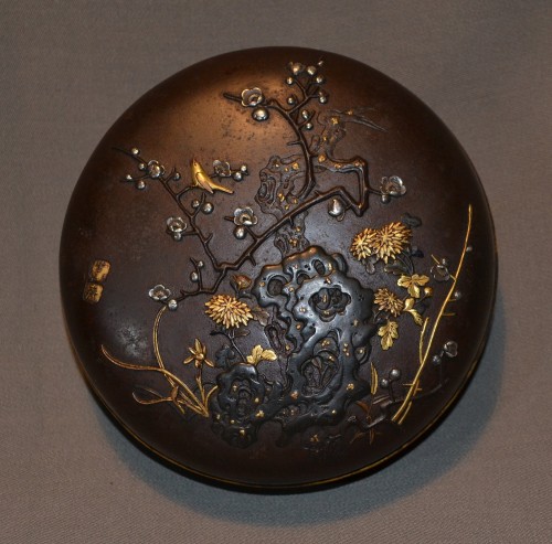 Boite en fer incrusté de métaux précieux, travail Japonais du 19e siècle - 