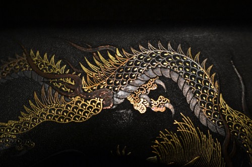 Éui à cigarette en fer damasquiné de métaux précieux, Japon période Meiji vers 1900 - Arts d