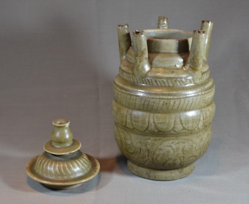 Celadon ceramic urn. China Song period 11-12th century. - Asian Works of Art Style 