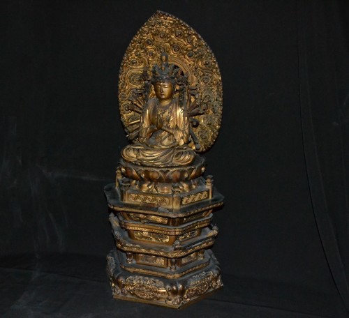 Kannon en bois laqué et doré, Japon période début Edo 18e siècle - Arts d