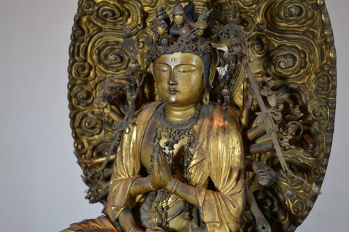 Antiquités - Kannon en bois laqué et doré, Japon période début Edo 18e siècle