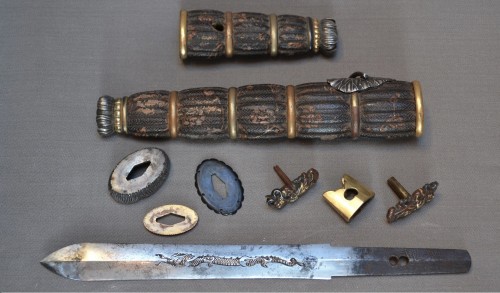 Tanto aux lotus en laque à monture argent,or et shakudo Japon19e siècle - 