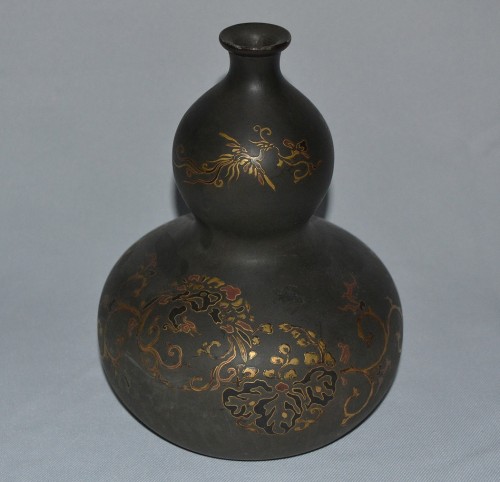 Bottle (Tokkuri) in lacquered tin and gold maki-e. Japan Edo,Meiji. - 