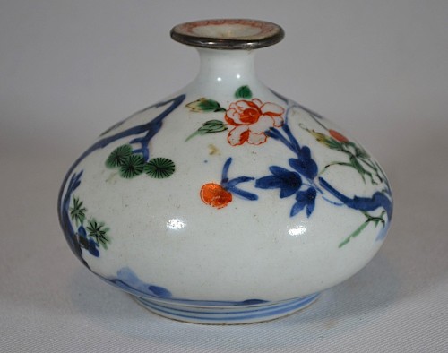 Wucai porcelain bottle, 17th century China or Japan - 