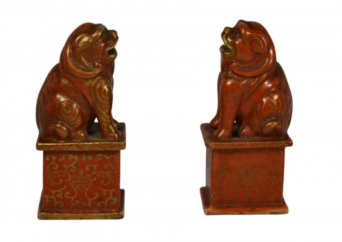 Pair of Chinese porcelain creatures. Early Qing Dynasty, 18th century.
