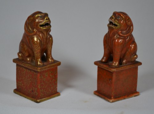18th century - Pair of Chinese porcelain creatures. Early Qing Dynasty, 18th century.