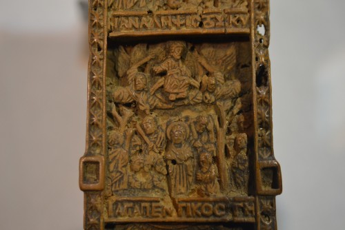 Antiquités - Carved wooden crucifix. Kiss of Peace. Balkans. Post-Byzantine.15th century