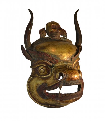 Masque de Yamantaka (Vajrabhairava) en cuivre repoussé et doré, Tibet 19e siècle