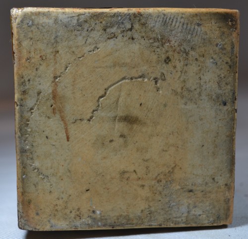 XVIIe siècle - Tokkuri en porcelaine, décor en bleu partiellement laqué. Japon 17e siècle