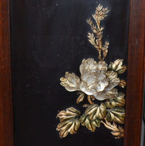 Asian Works of Art  - A triptych in lacquered wood inlaid with mother-of-pearl. Japan, late 19th 