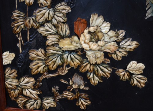 A triptych in lacquered wood inlaid with mother-of-pearl. Japan, late 19th  - 