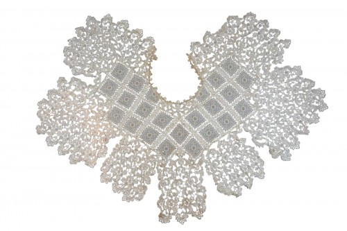 Large needle lace collar, France or Italy, 17th century.