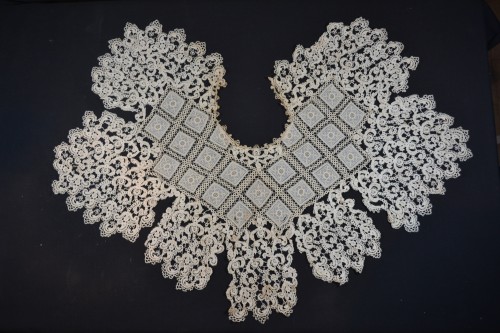 Tapestry & Carpet  - Large needle lace collar, France or Italy, 17th century.