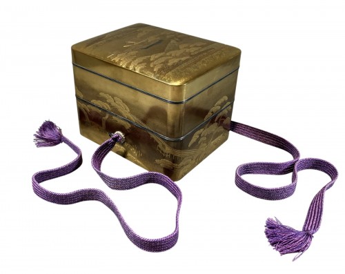 Boite en laque or. Japon période Meiji, fin 19e siècle