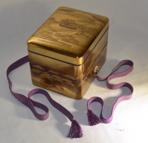  - Gold lacquer box. Japan Meiji period late 19th century