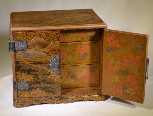 Small Japanese Gold Lacquer Cabinet (Kodansu) Edo period 18th century. - 