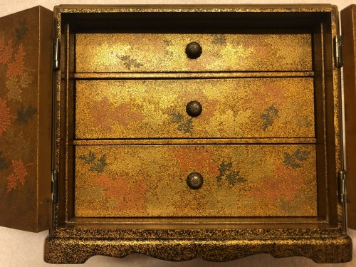 Antiquités - Small Japanese Gold Lacquer Cabinet (Kodansu) Edo period 18th century.