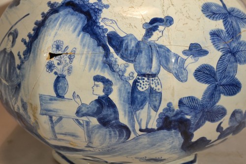 Céramiques, Porcelaines  - Vase en faience de Delt, Hollande fin du 17e siècle