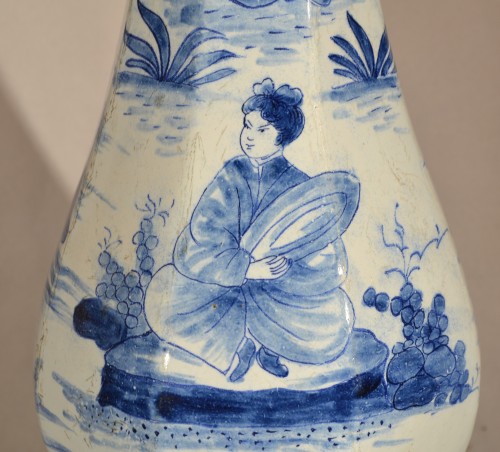 Vase en faience de Delt, Hollande fin du 17e siècle - Conservatoire Sakura