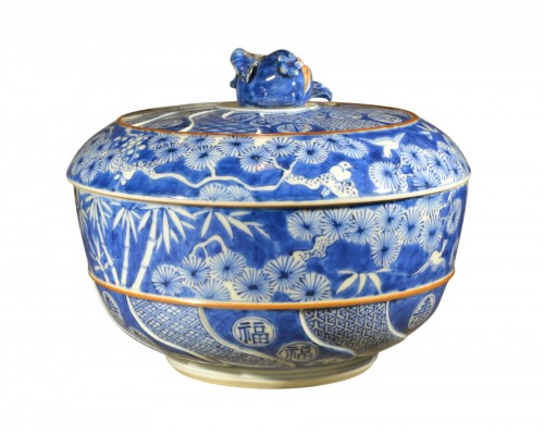 Shonzhui, bol couvert décor des trois amis en bleu Chine 17e siècle