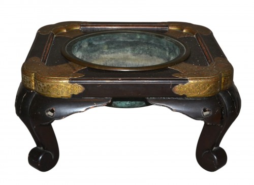 Black lacquer and gilt copper hibachi, Japan early Edo period (1603-1868)