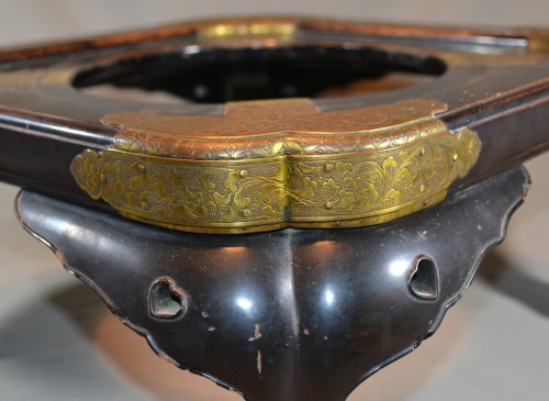 Black lacquer and gilt copper hibachi, Japan early Edo period (1603-1868) - 
