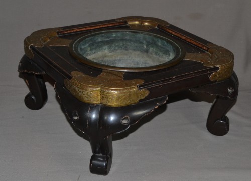 Antiquités - Black lacquer and gilt copper hibachi, Japan early Edo period (1603-1868)