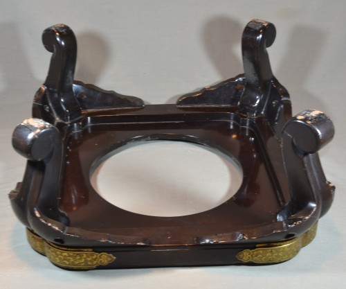 Antiquités - Black lacquer and gilt copper hibachi, Japan early Edo period (1603-1868)